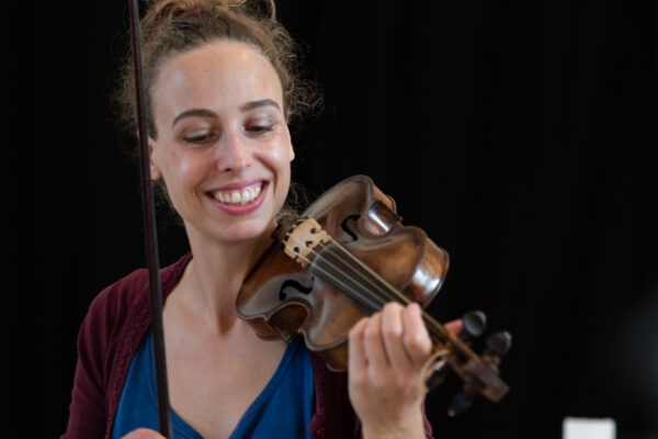 Di Martinelli

CD Aufnahme, Kirche St. Pantaleon
18. - 22- September 2020

Werke von Pez, Schmelzer, Cailò, Cappellini, Goor, Petersen, Albicastro und Lonati

Eva Saladin - Violine
Daniel Rosin - Violoncello
Johannes Keller & Sebastian Wienand - Cembalo

Johannes Wallbrecher - Tonmeister

Eine Produktion der Schola Cantorum Basiliensis/FHNW
Produzent: Thomas Drescher

21. September 2020
Pfarrkirche St. Pantaleon
Nuglar-St. Pantaleon, CH

FOTO:
© Susanna Drescher 2020
www.susannadrescher.ch