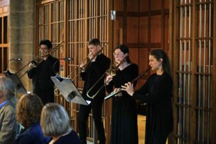 Bachwoche Ansbach / Ensemble Il Gusto Barocco, Ltg.Jörg Halubek

Kunst der Fuge, St. Johannis - Gesamtwerk Johann Sebastian Bach - einzelne Teile von unterschiedlichen Orten, unterschiedliche Besetzung und Instrumente, in der Kirche aus gespielt